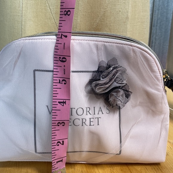 VICTORIA SECRETS VANITY BAG - Picture 3 of 5